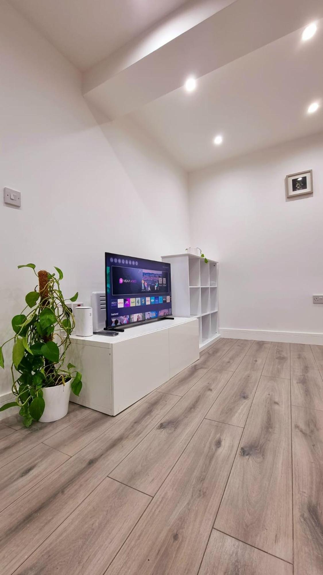 Brand New Flat Close To Turnpike Lane Tube Station London Bagian luar foto